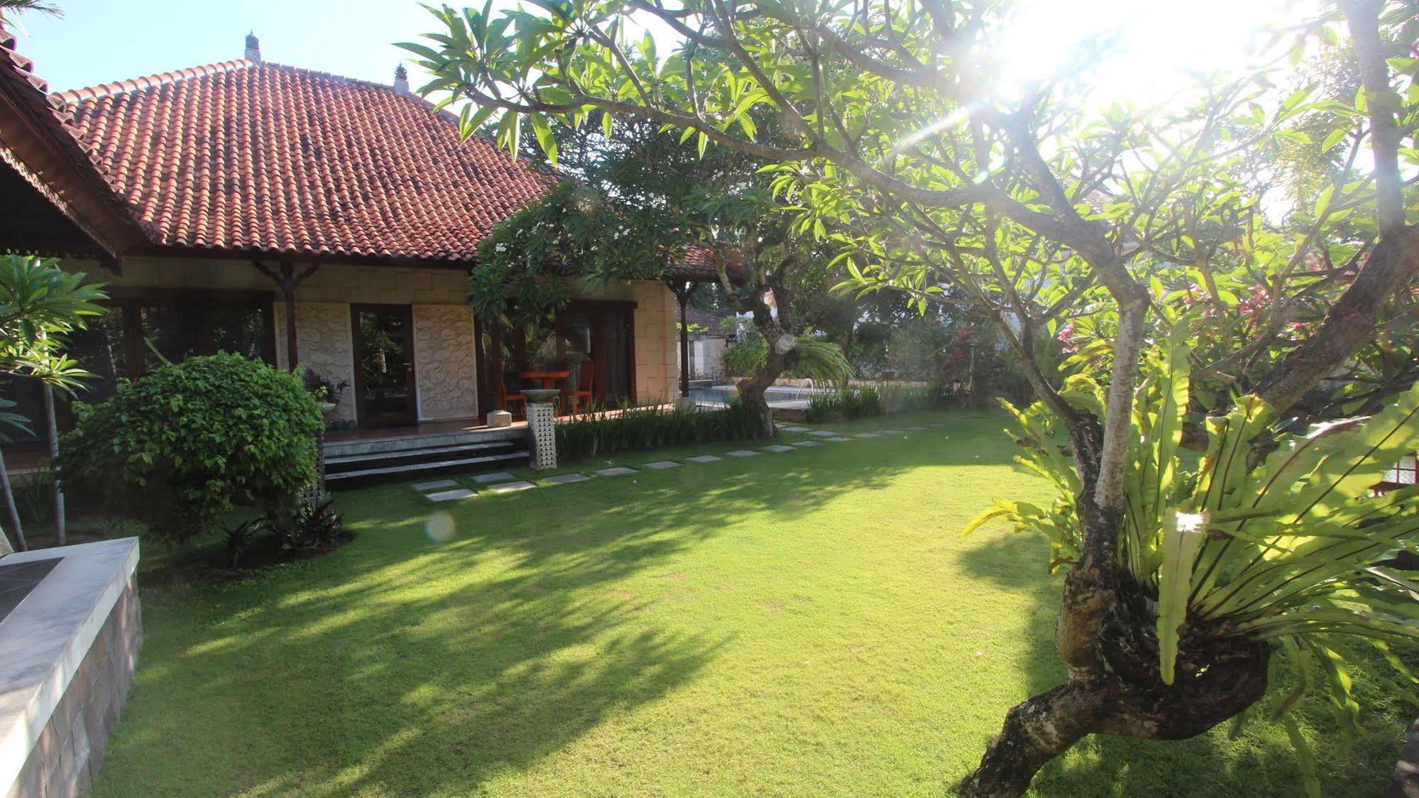 Taman Agung Hotel 3*