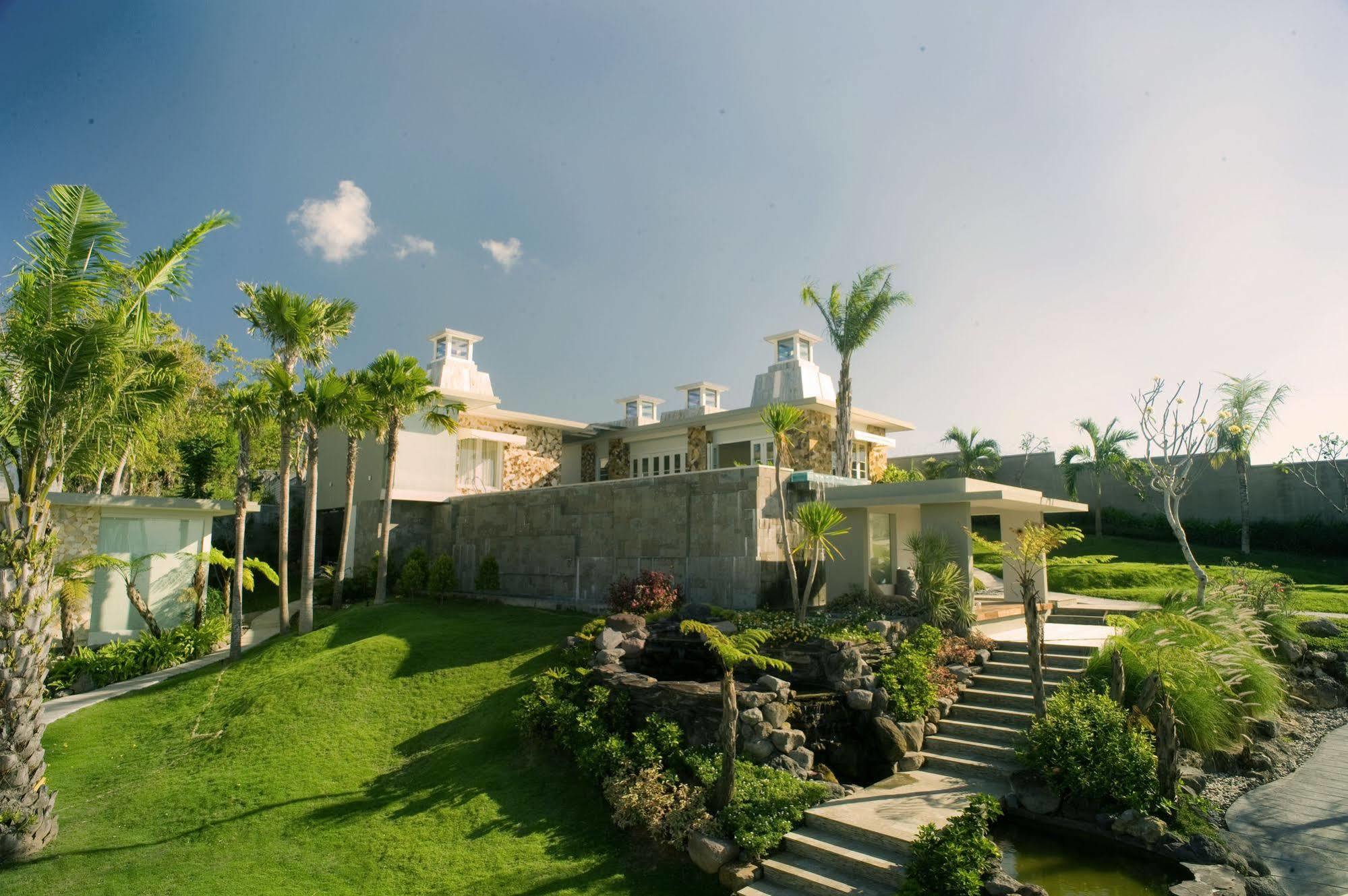 Villa Noah And Chapel *