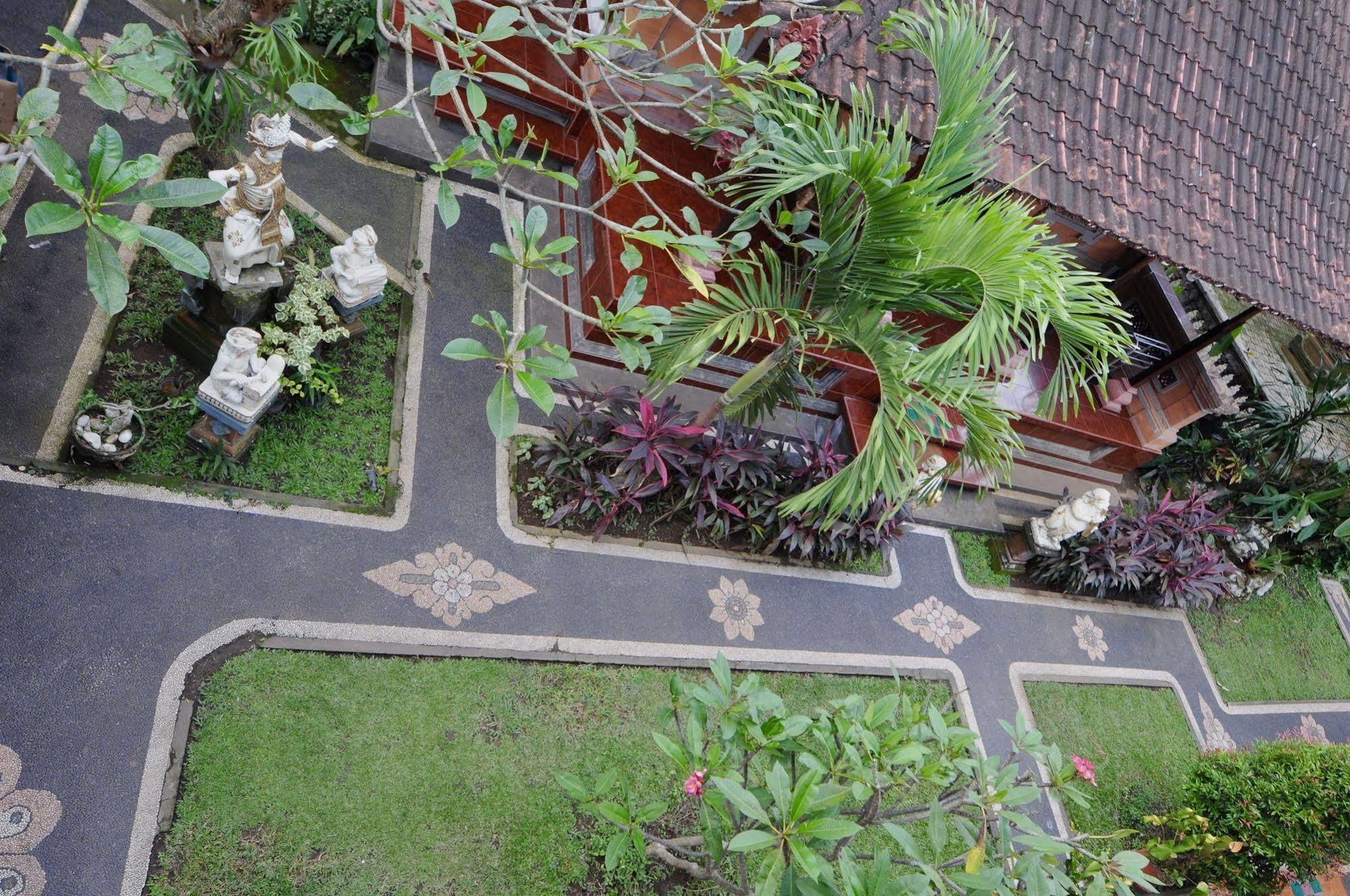 Guest house Yuliati House 2*