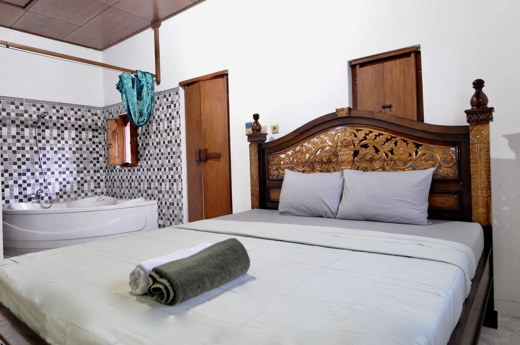 Yuliati House Guest house