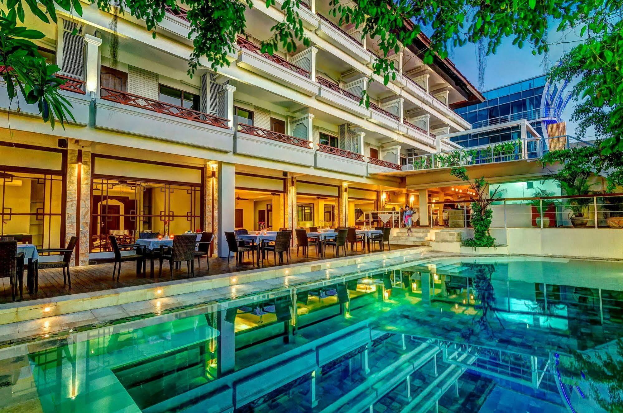Hotel Kuta One Party 3*