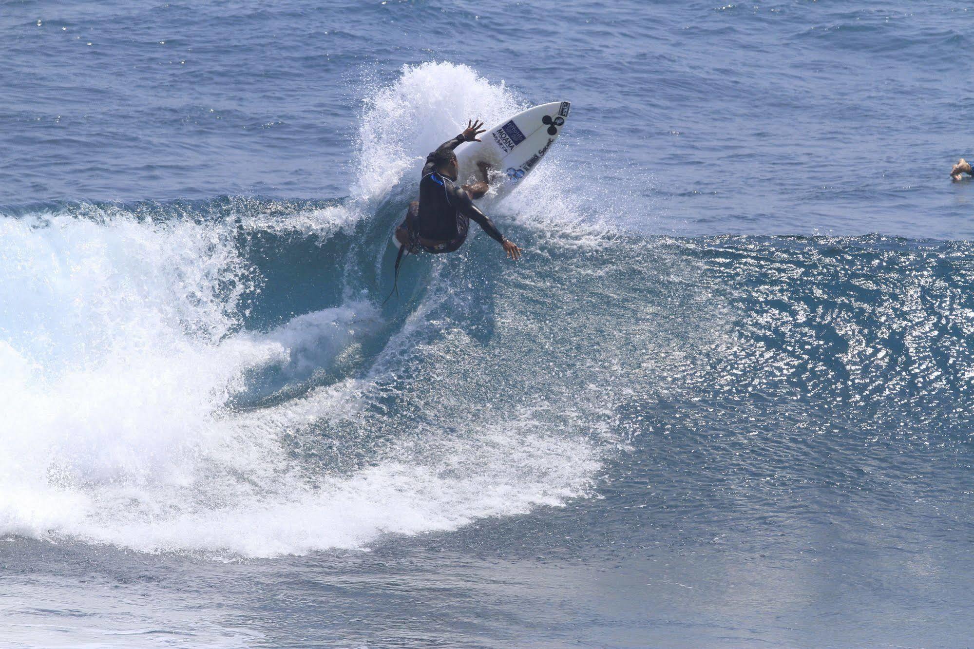 Premier Surf Camp 3*