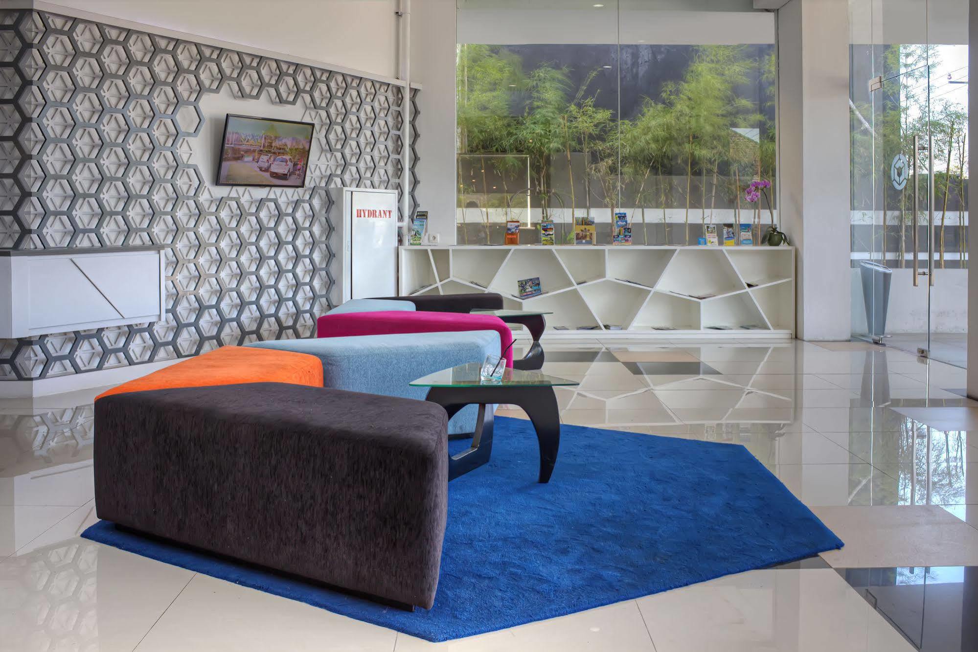Berry Biz Hotel
