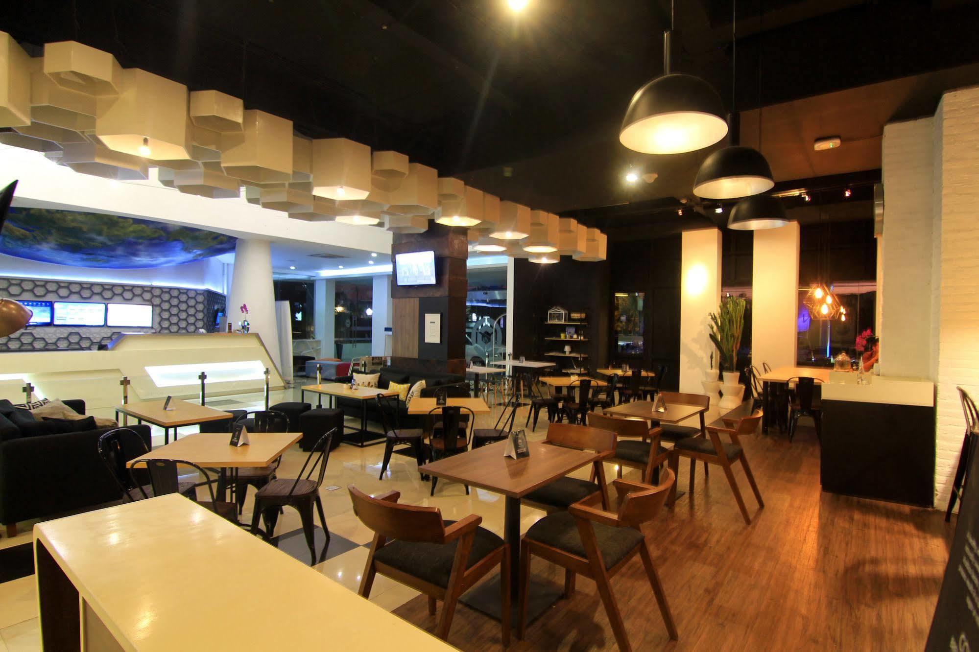 Berry Biz Hotel