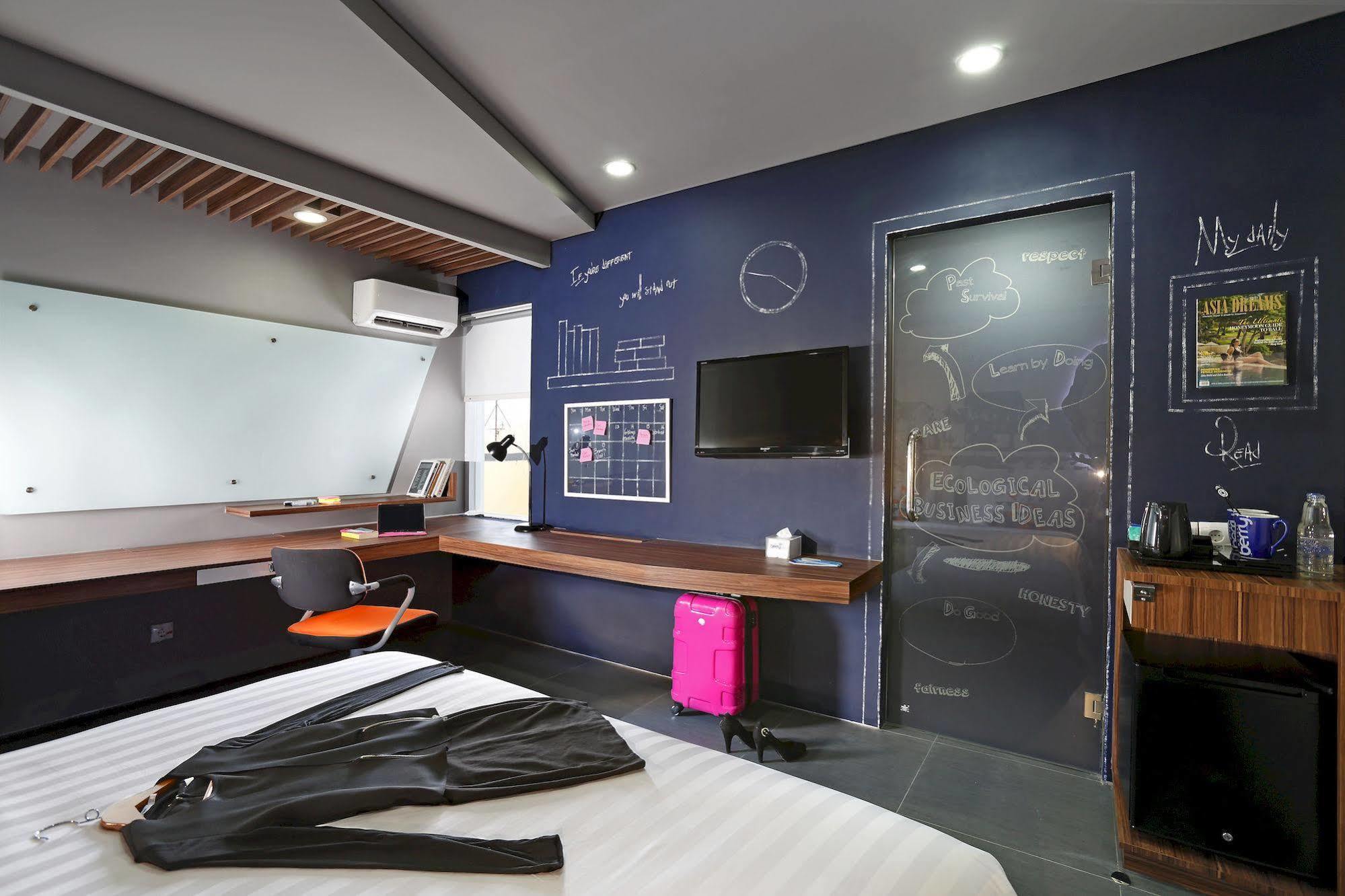 Berry Biz 3* Seminyak (Bali)