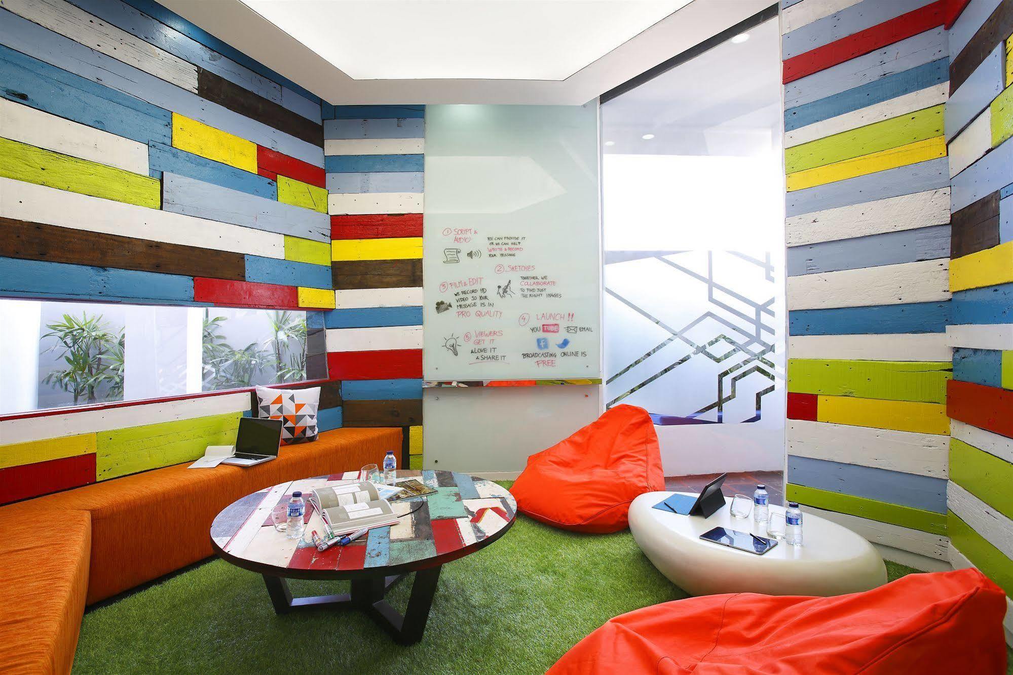 Berry Biz Hotel