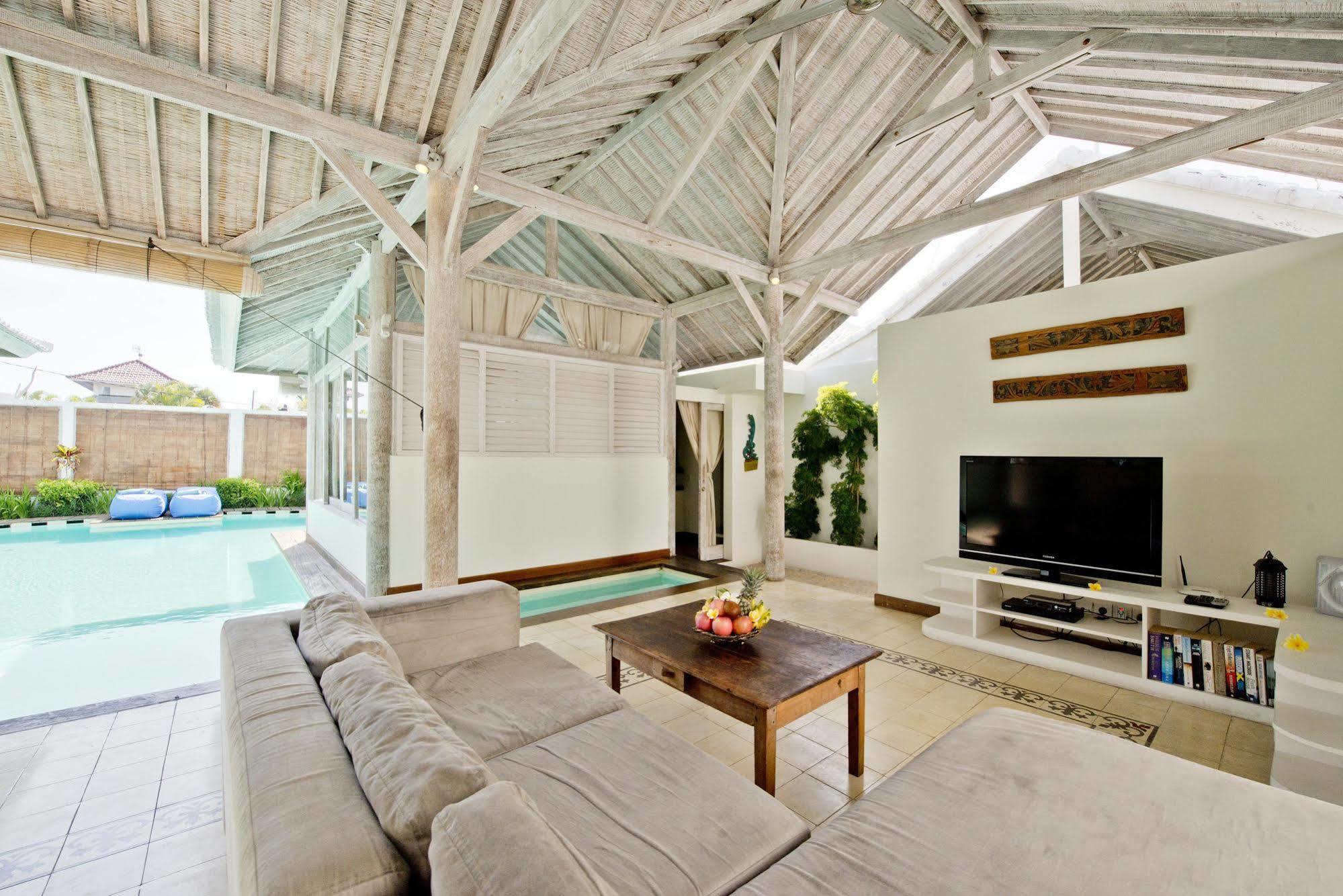 Villa Laksmana Hideaway 2 - Surrounded By Water- 2bd With Fantastic Pool!
