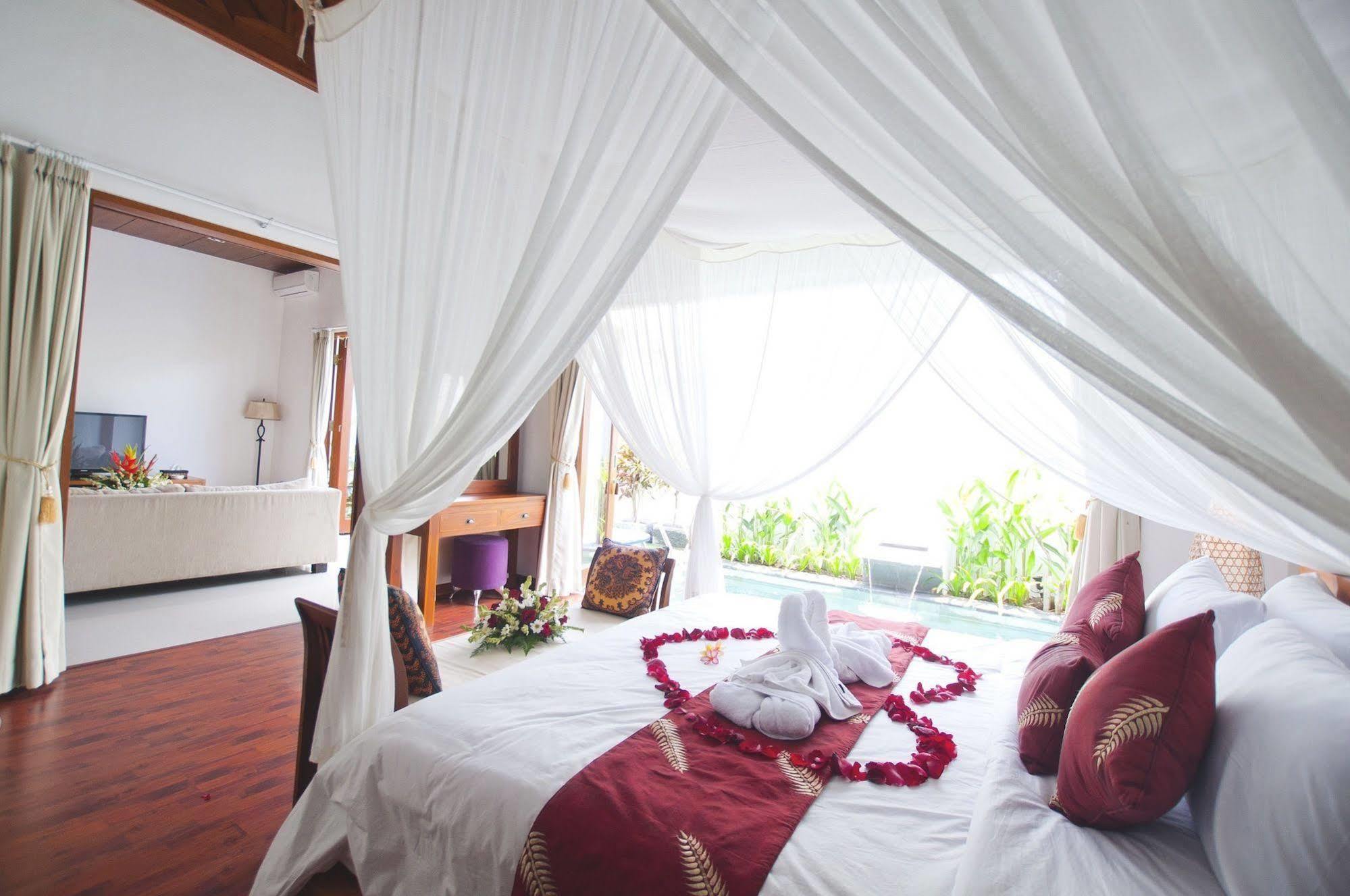 Bougainville * Seminyak (Bali)