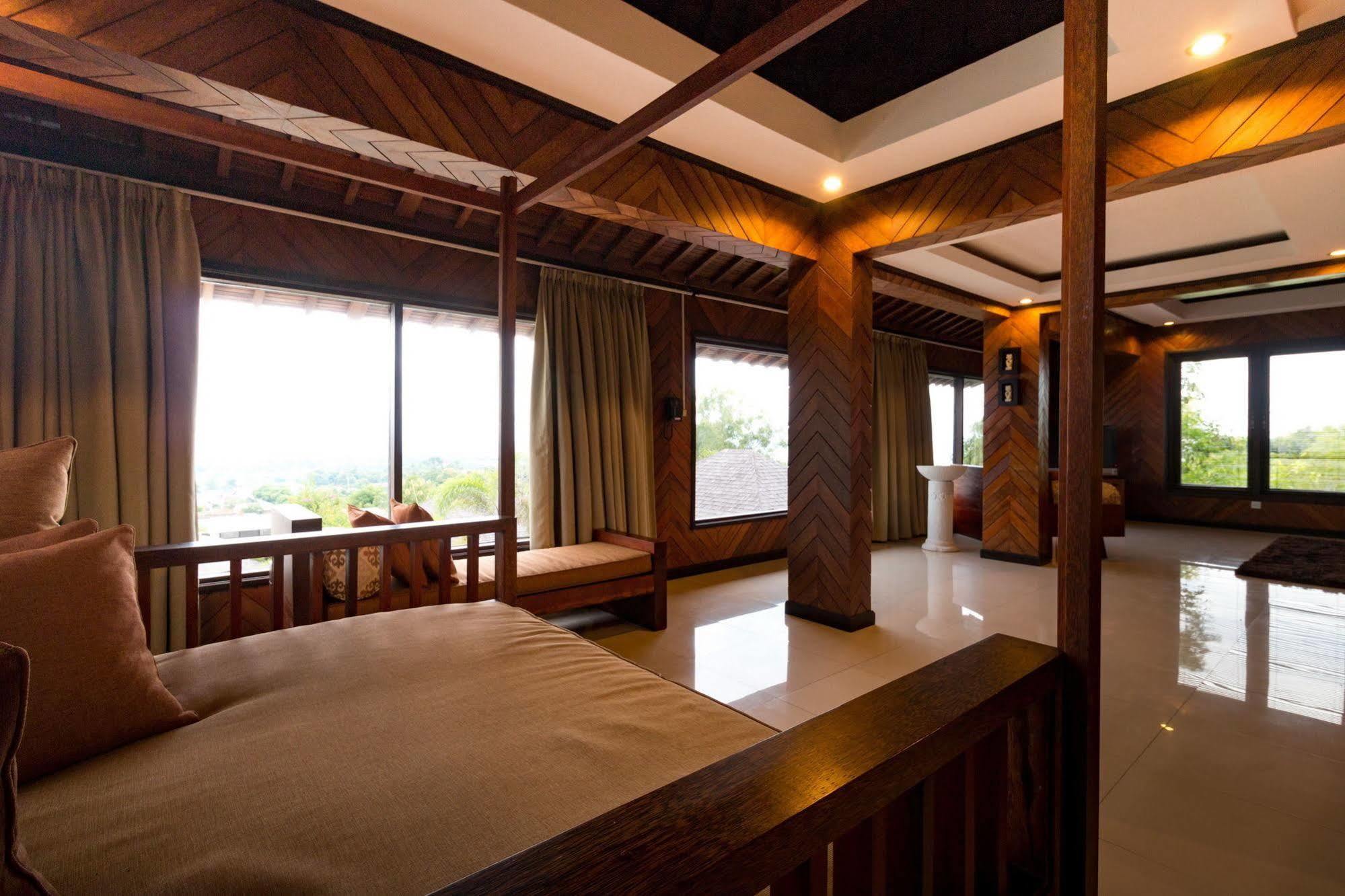 Villa Airis Luxury And *