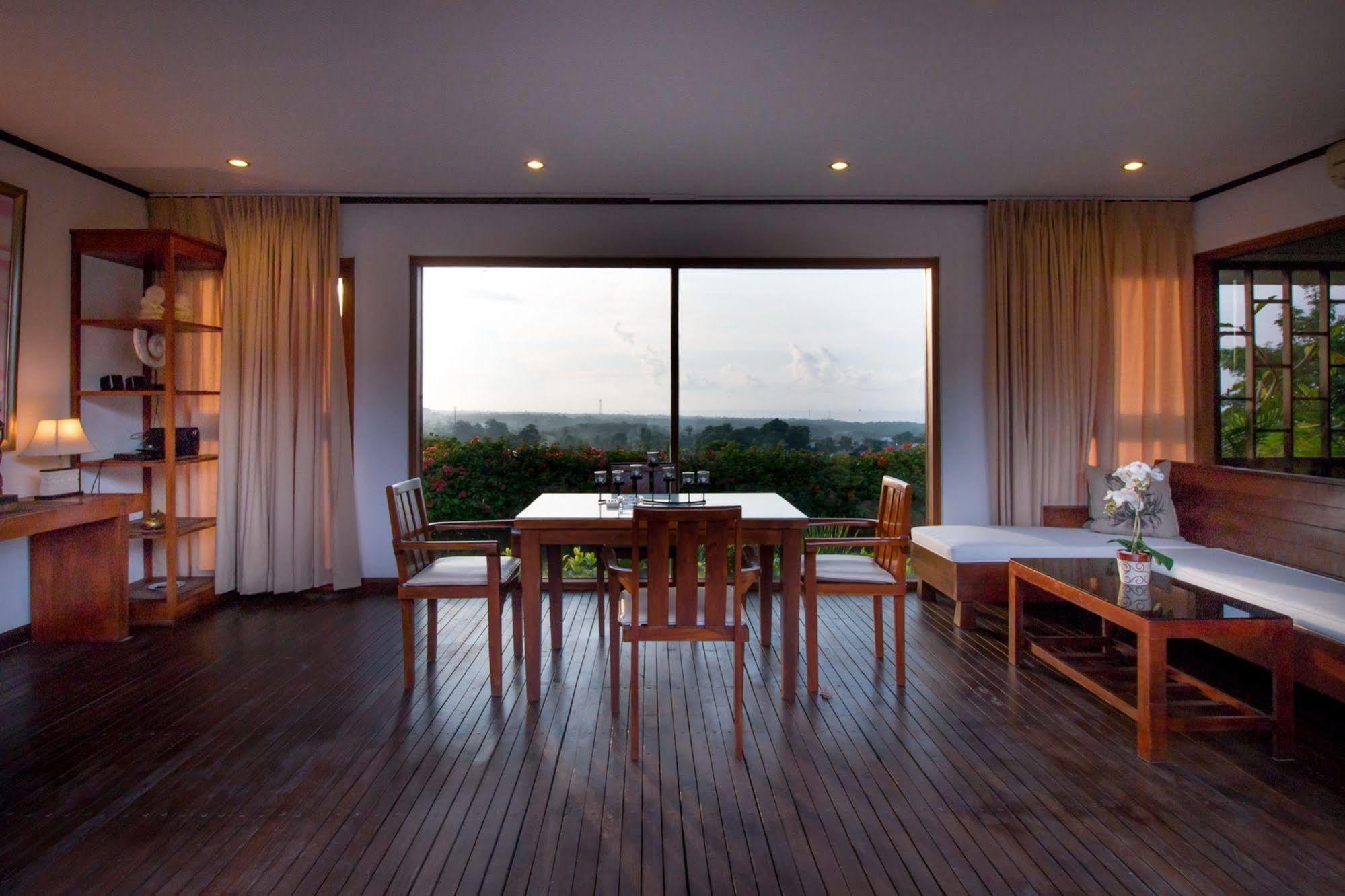 Airis Luxury And *