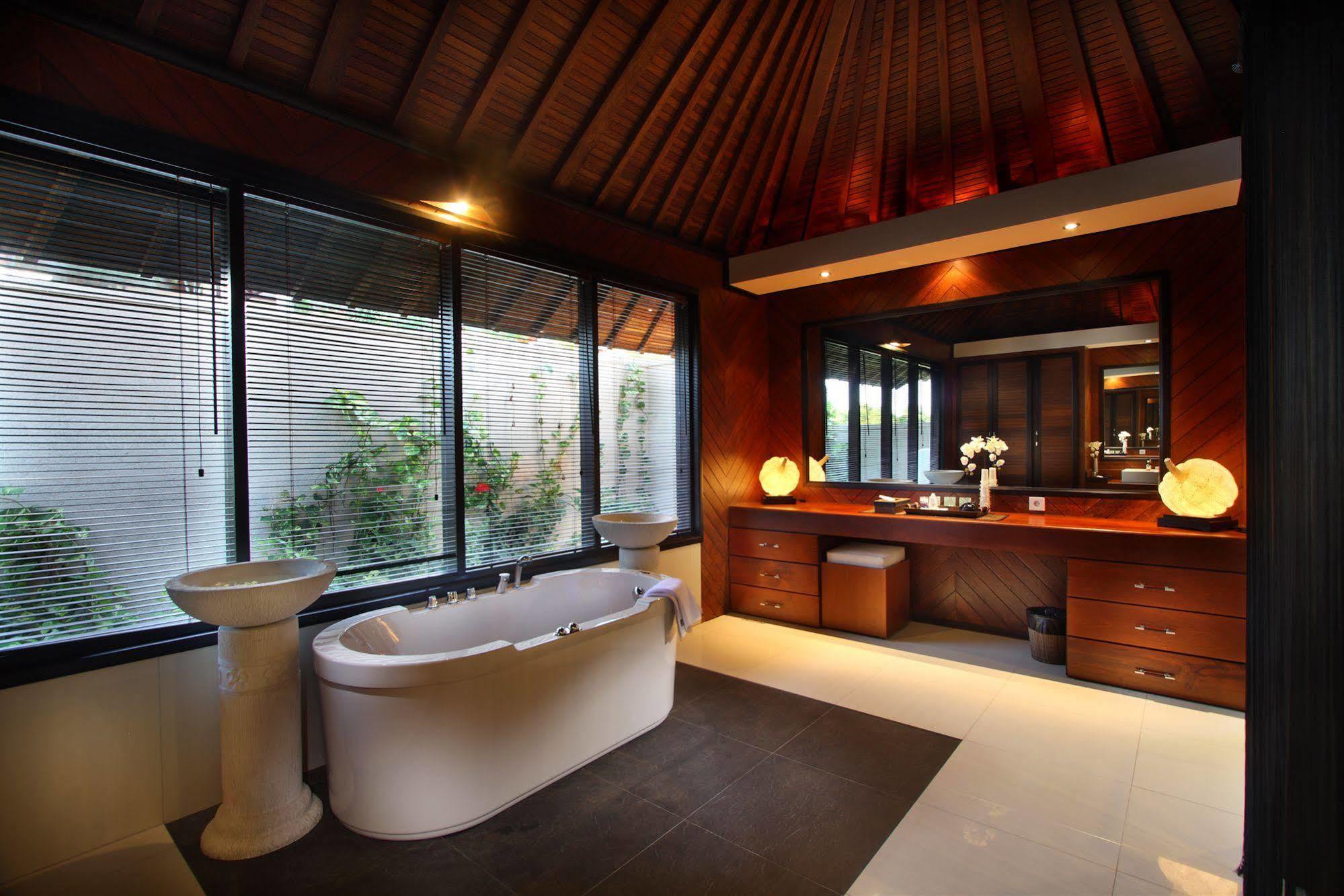 Airis Luxury And *