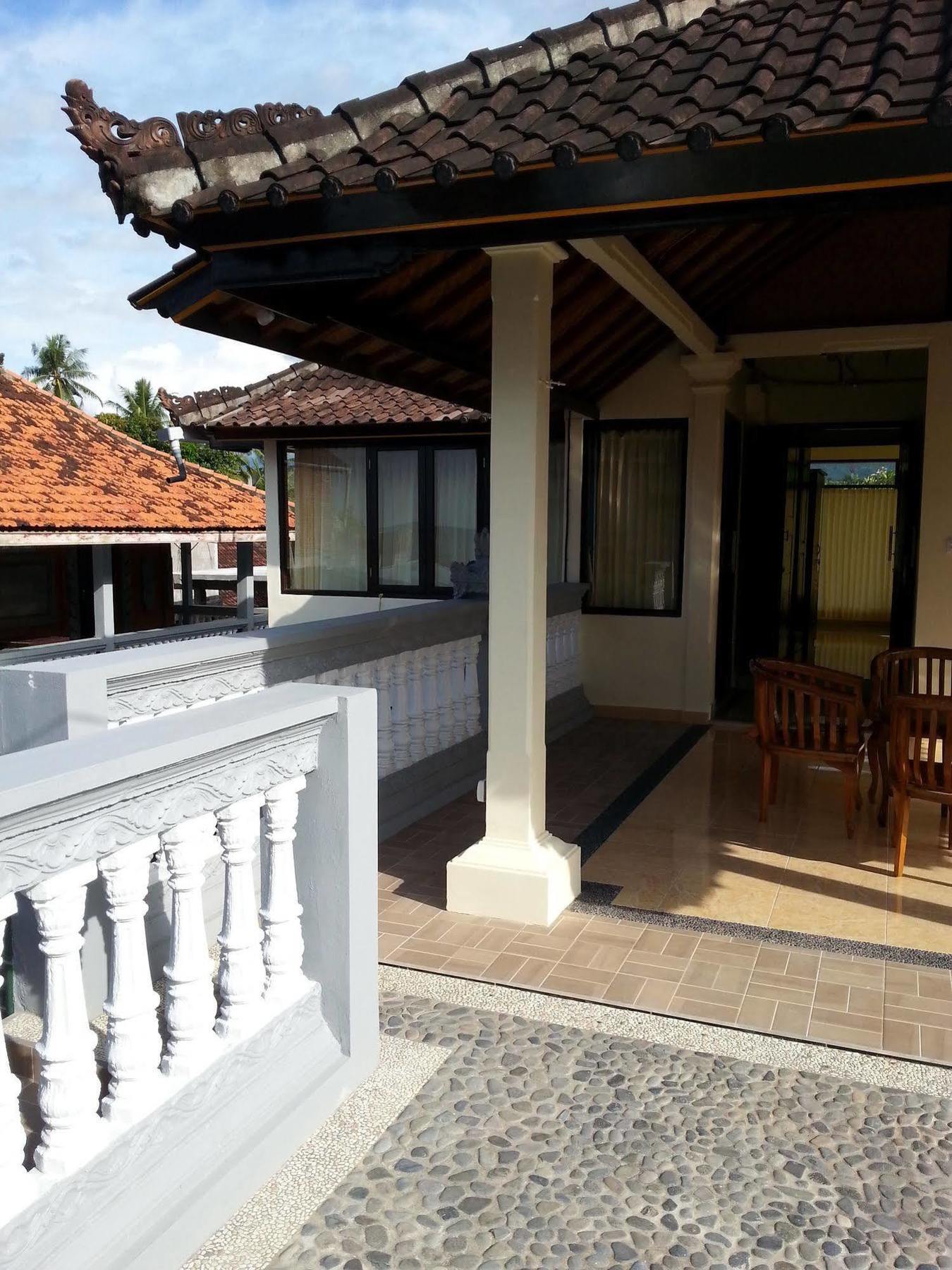 Wisma tamu Puri Mandhara *