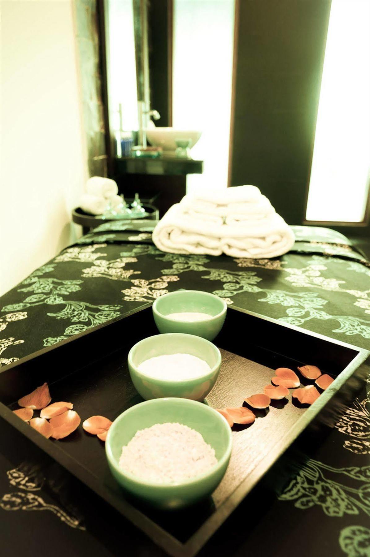 The Dipan Resort, And 4* Seminyak (Bali)