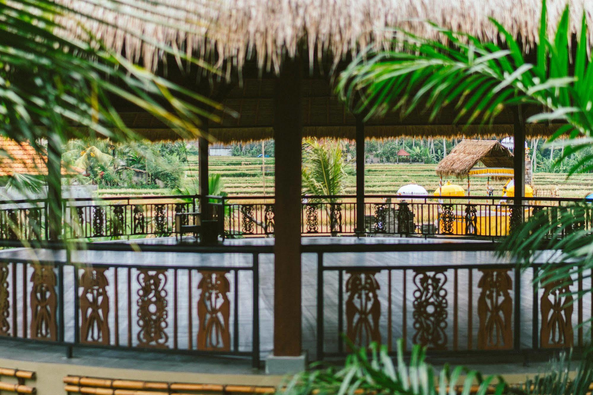 Honai Resor 4*