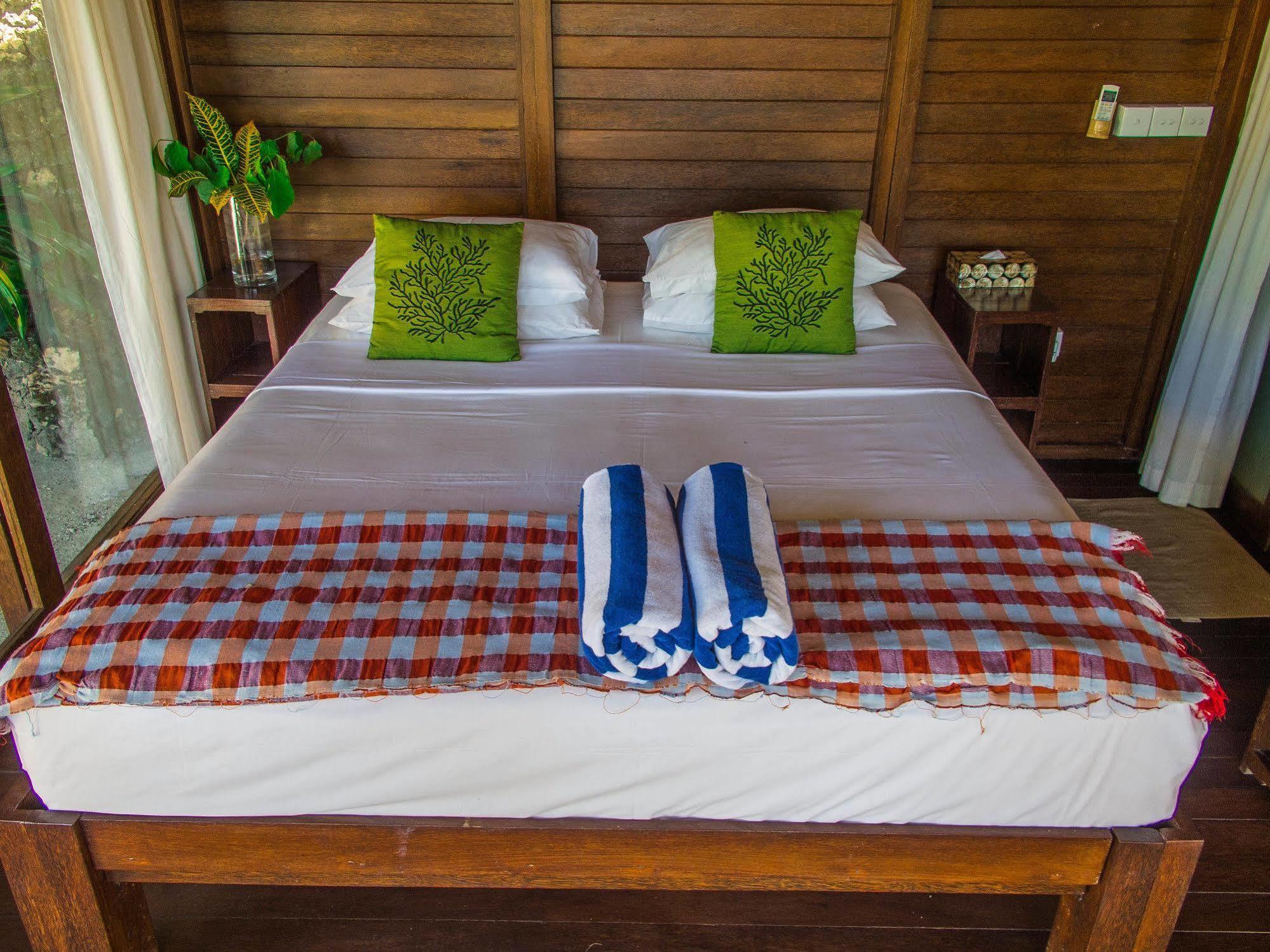 Twin Island & Dive Holiday park