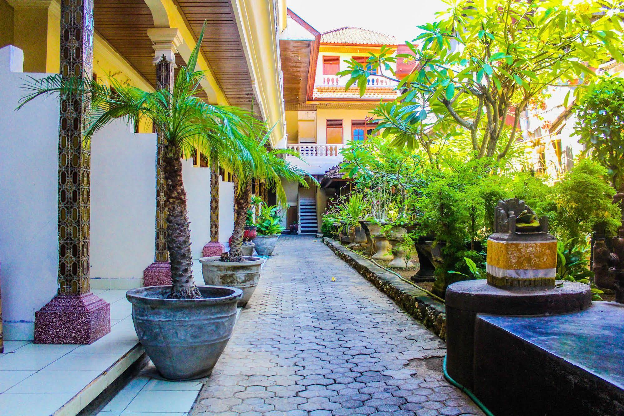 Hotel Bali Manik 2*