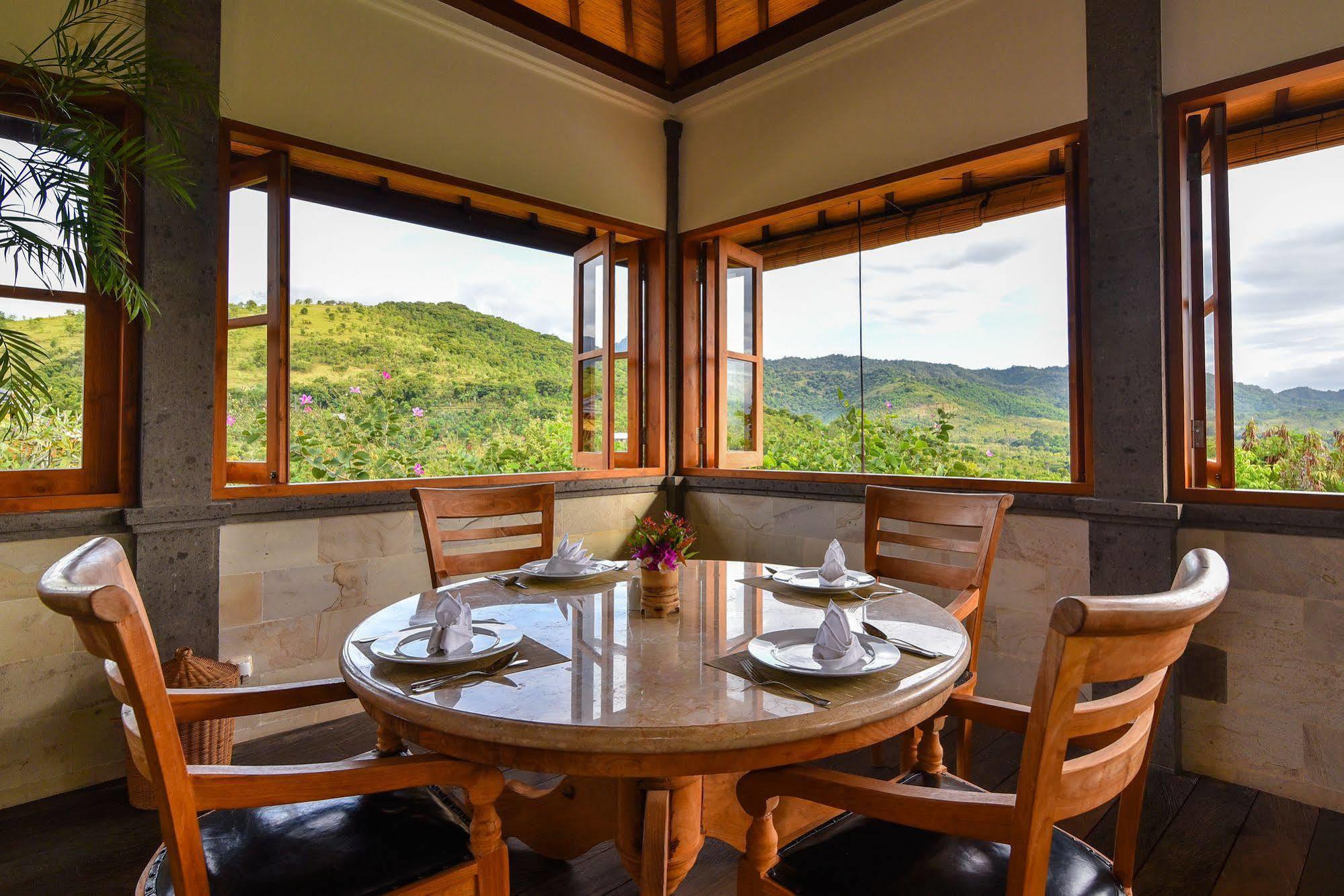 Villa Sumberkima Hill Private Retreat *