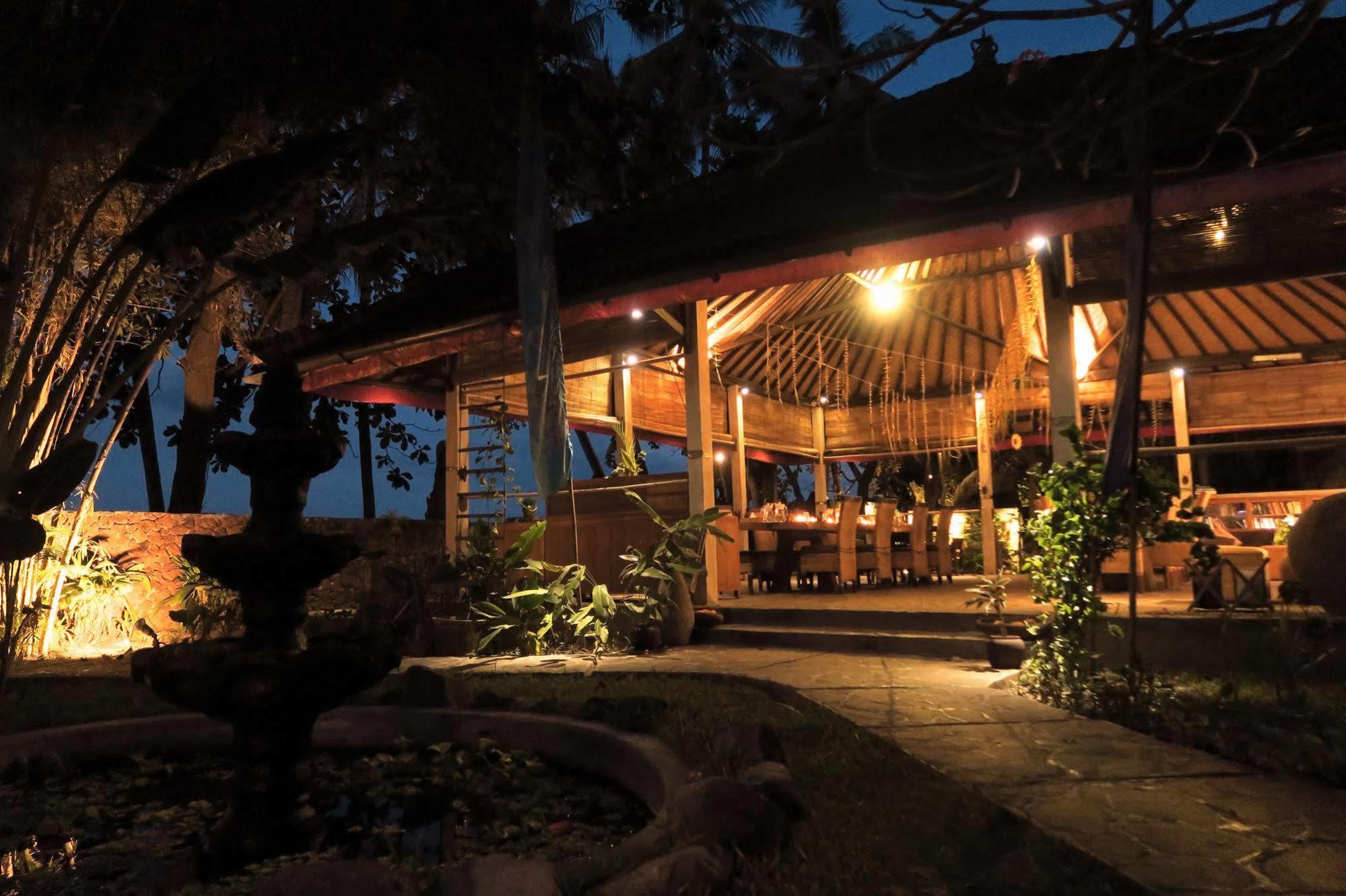 Resort Cili Emas Oceanside Tejakula