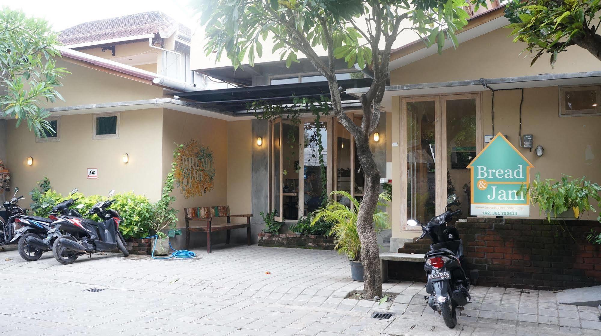 Bread And Jam Hostel *