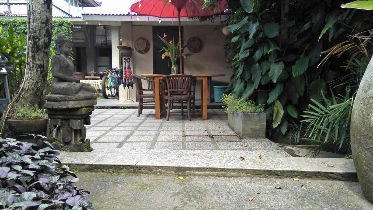 Guest house Griya Sriwedari 3*