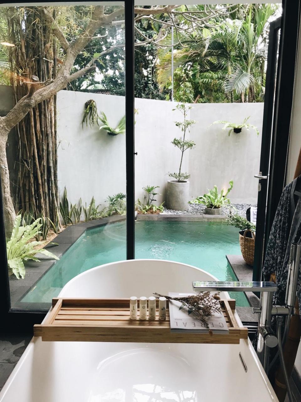 Lloyd's Bali