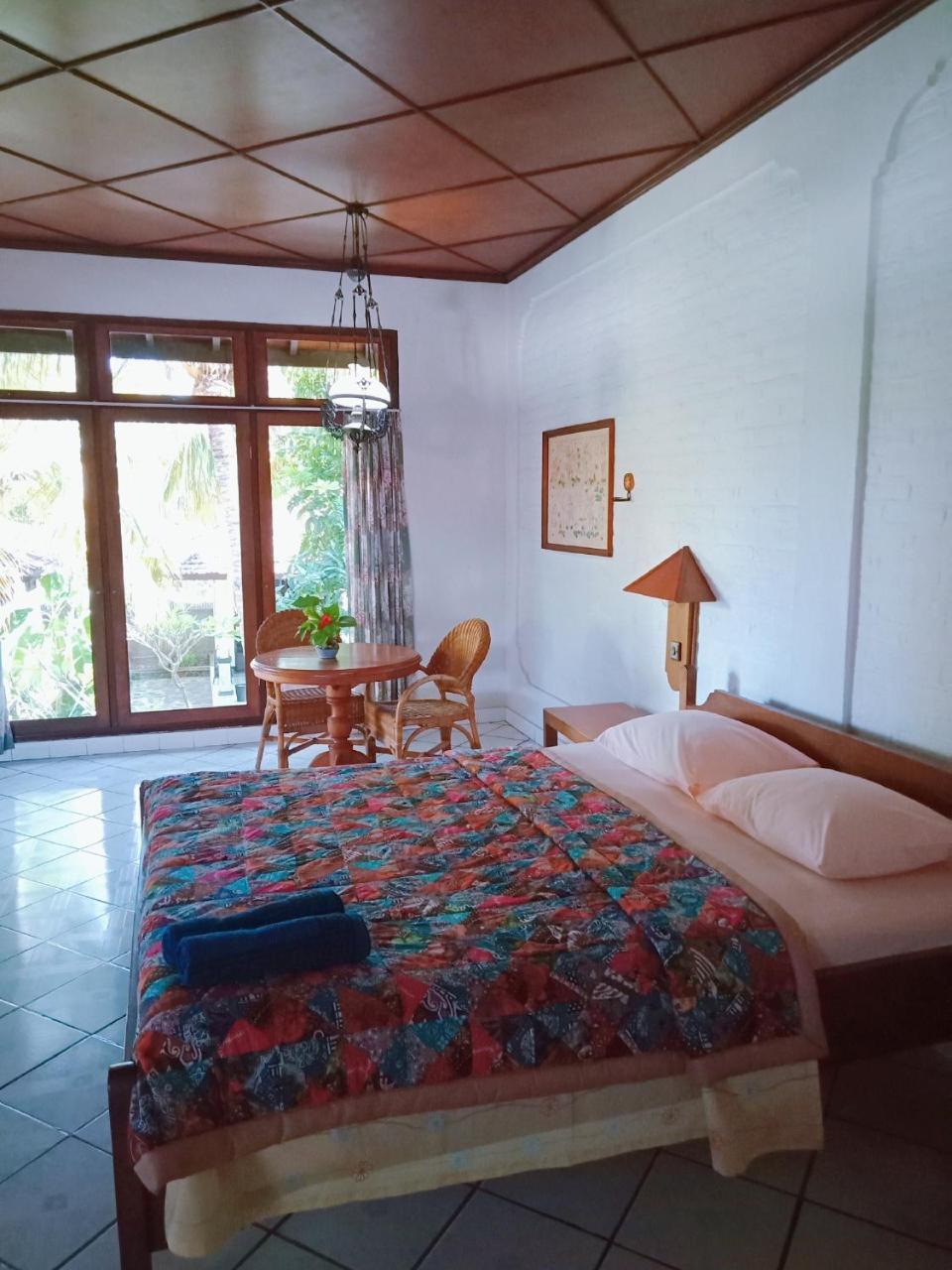 Rini Hotel Lovina (Bali)