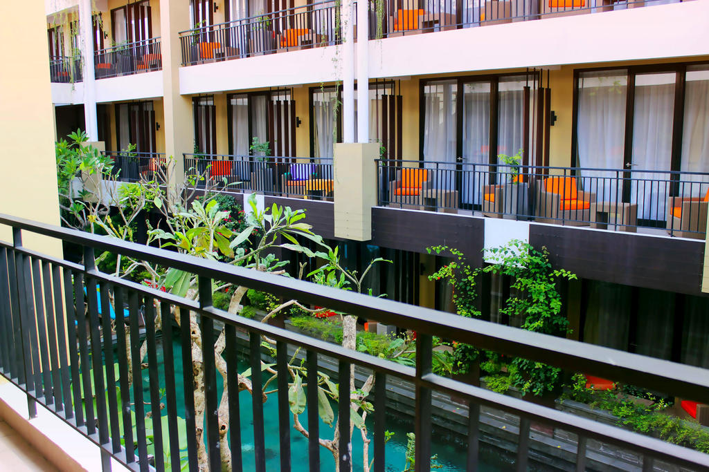 100 Sunset Kuta & Ballroom Hotel 3*