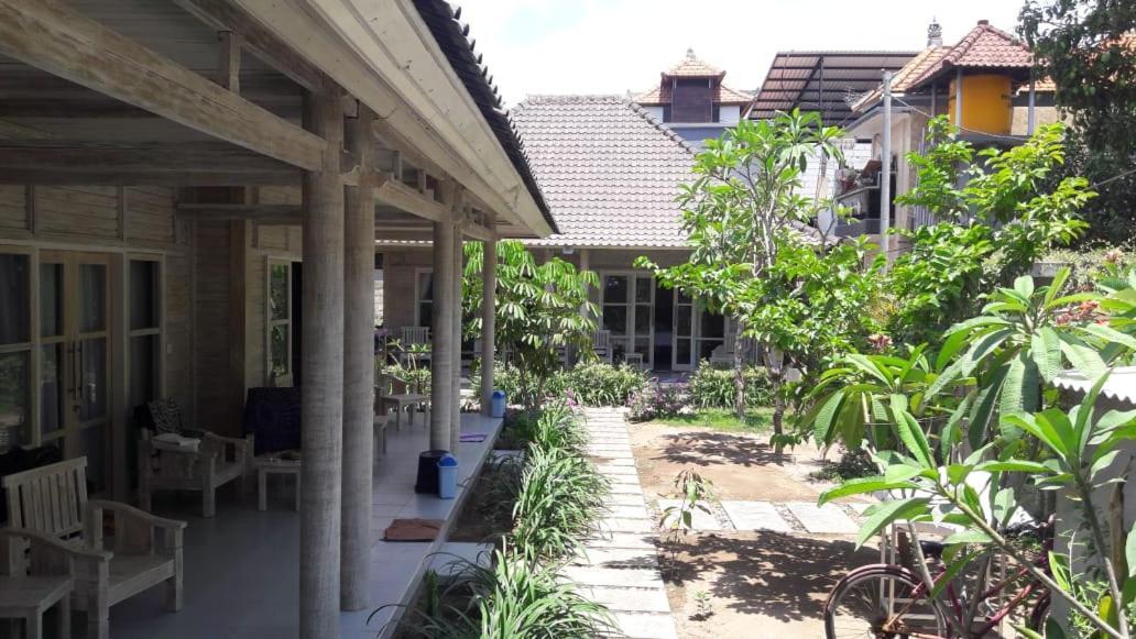 Vista Huts *