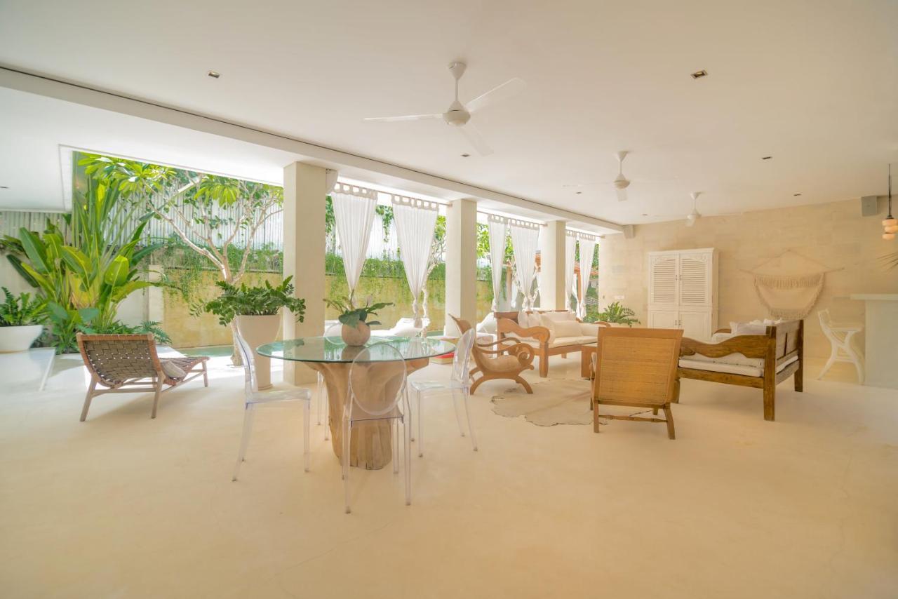 Bali Luxe Beachfront Rooftop Sunsets Villa *