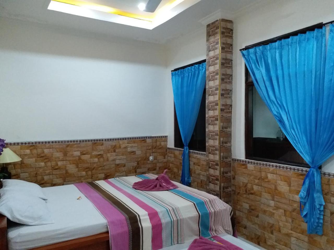 Kembar Padangbai Guest house 2*