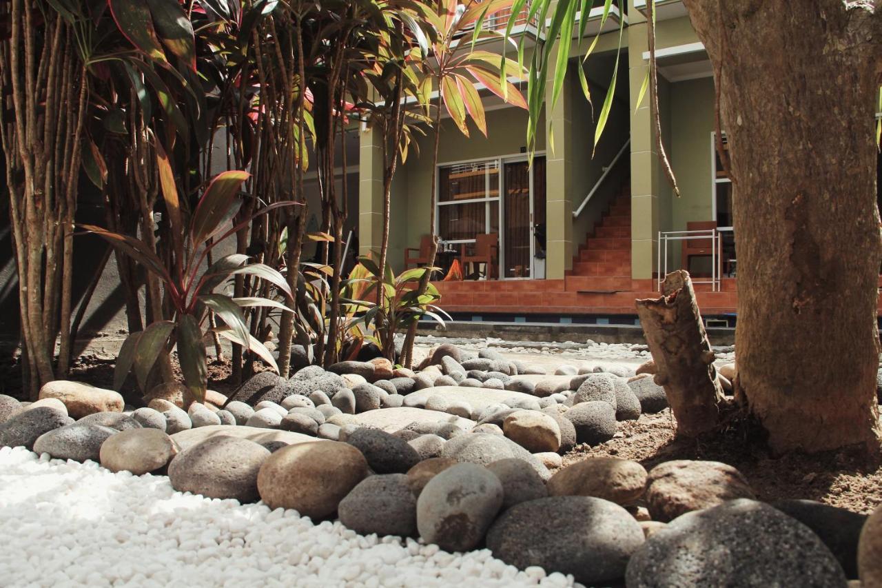 Nuka Beach Hostel *