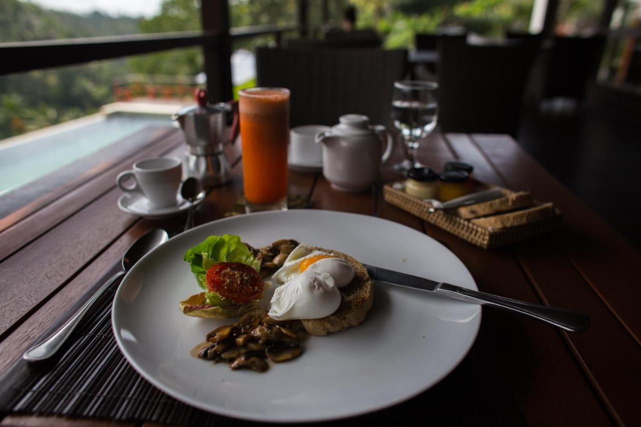 Suarapura & 4*