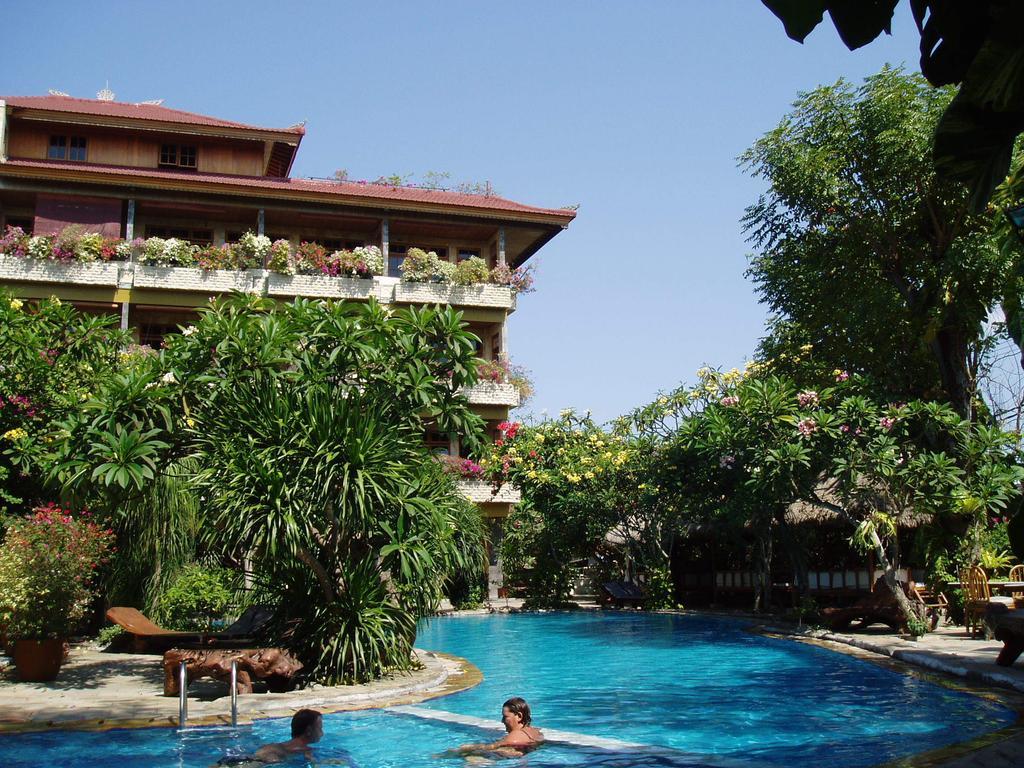 Garden & Hotel