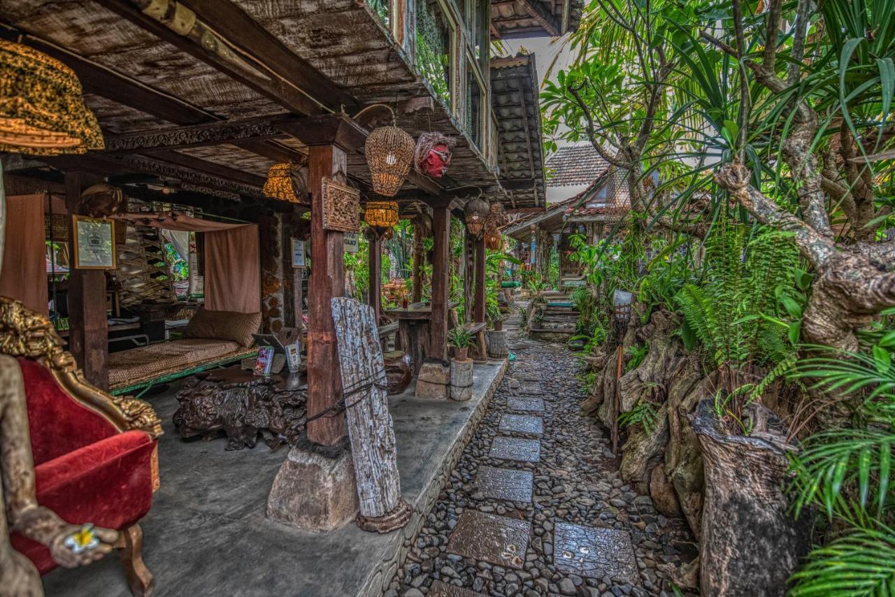 Tempat Tidur & Sarapan Santhiku &