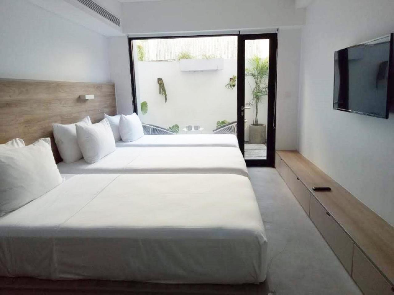 Lloyd's Bali Hotel 4*