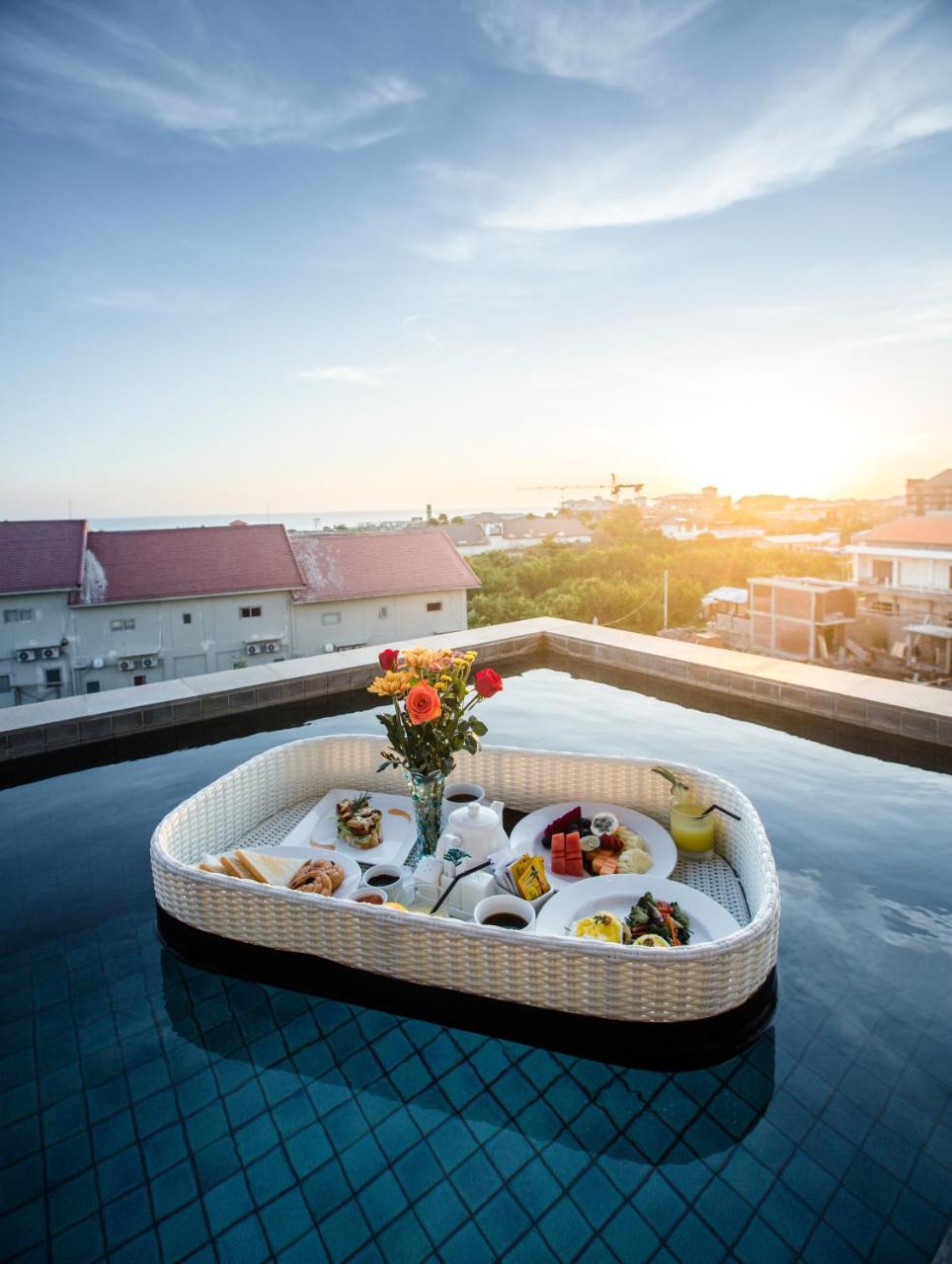 Hotel The Kirana 4*