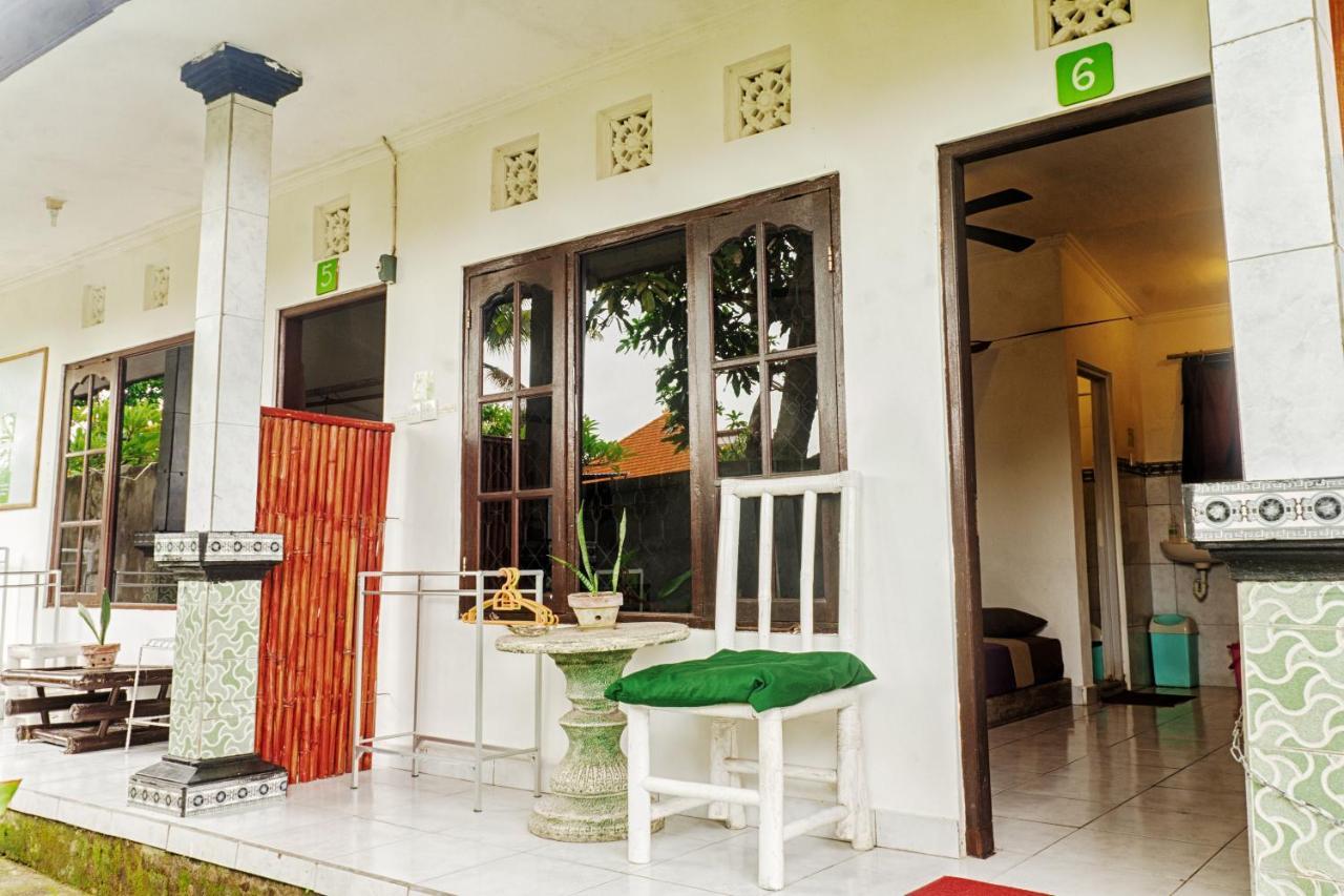 Kris Kos Wisma tamu