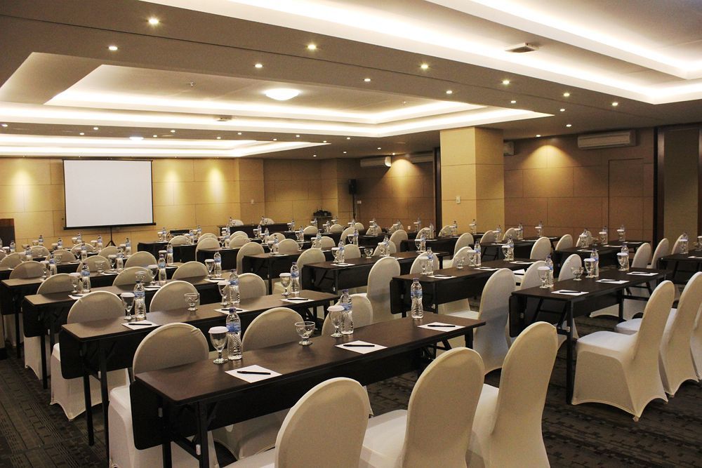Kutabex Beachfront Hotel 3*