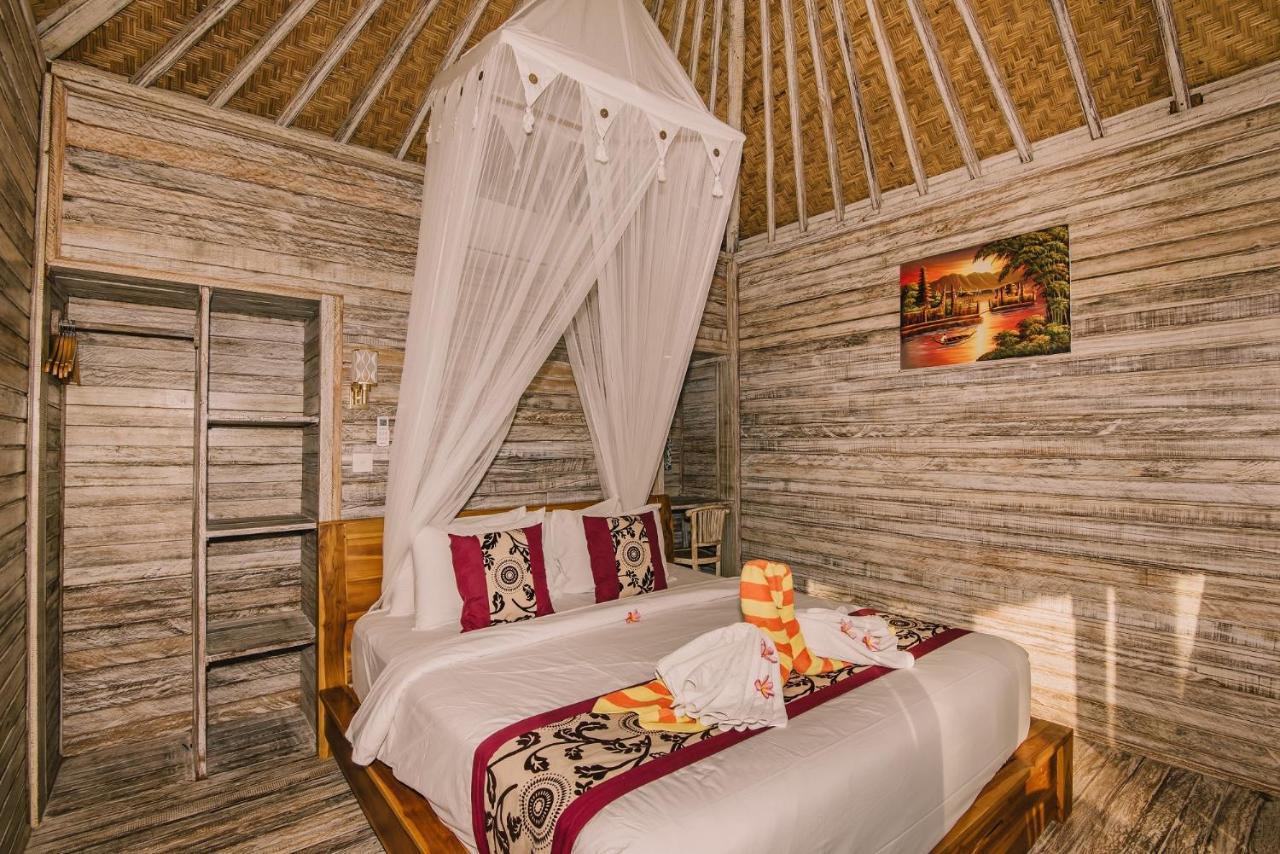 The Bridge Huts 3*
