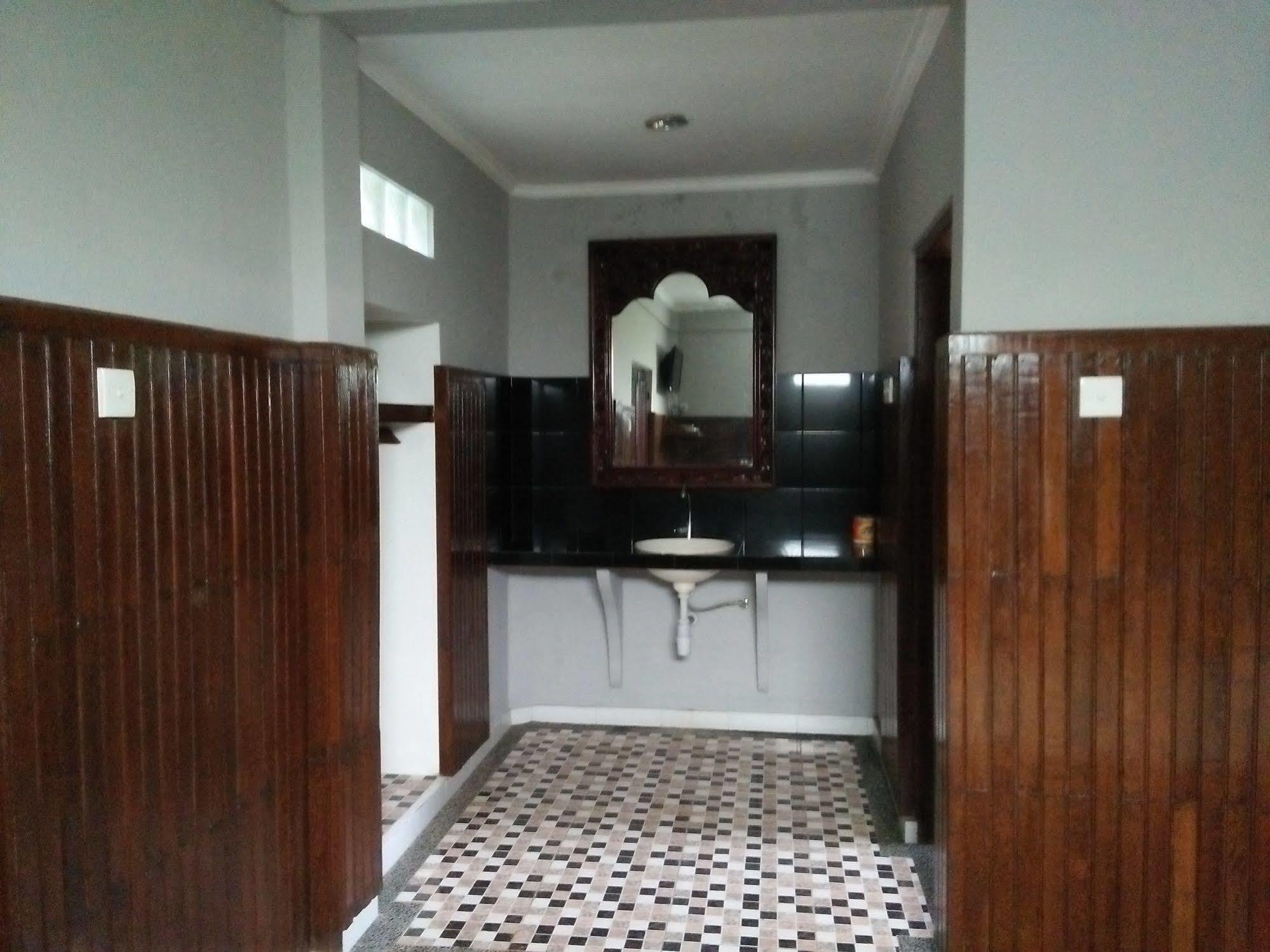Wisma tamu Puri Mandhara