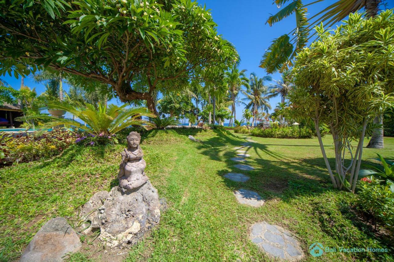 Villa Segara Murti - Stylish Beachfront Villa! *