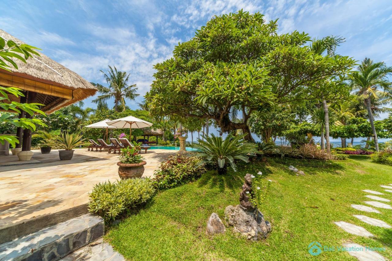 Villa Segara Murti - Stylish Beachfront Villa! *