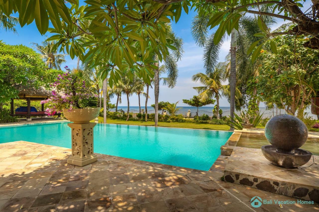 Segara Murti - Stylish Beachfront Villa!