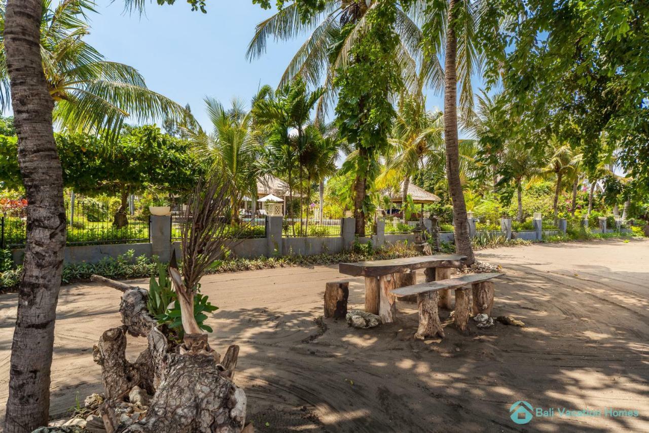 Villa Segara Murti - Stylish Beachfront Villa!