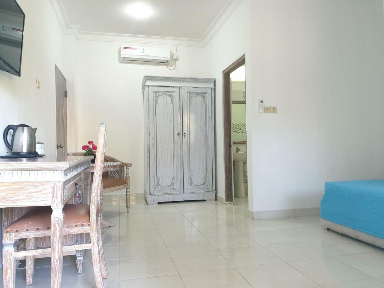 At The Hotel Candi Dasa (Bali)