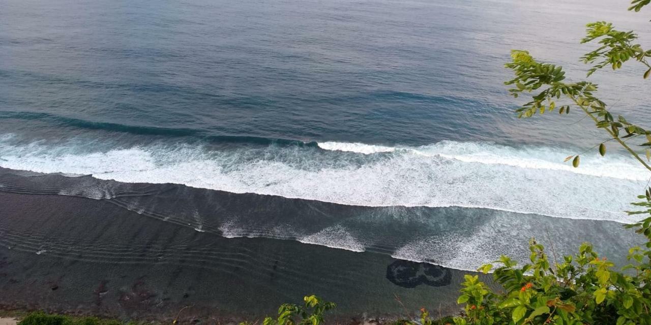 Made Roejas Family Uluwatu (Bali)