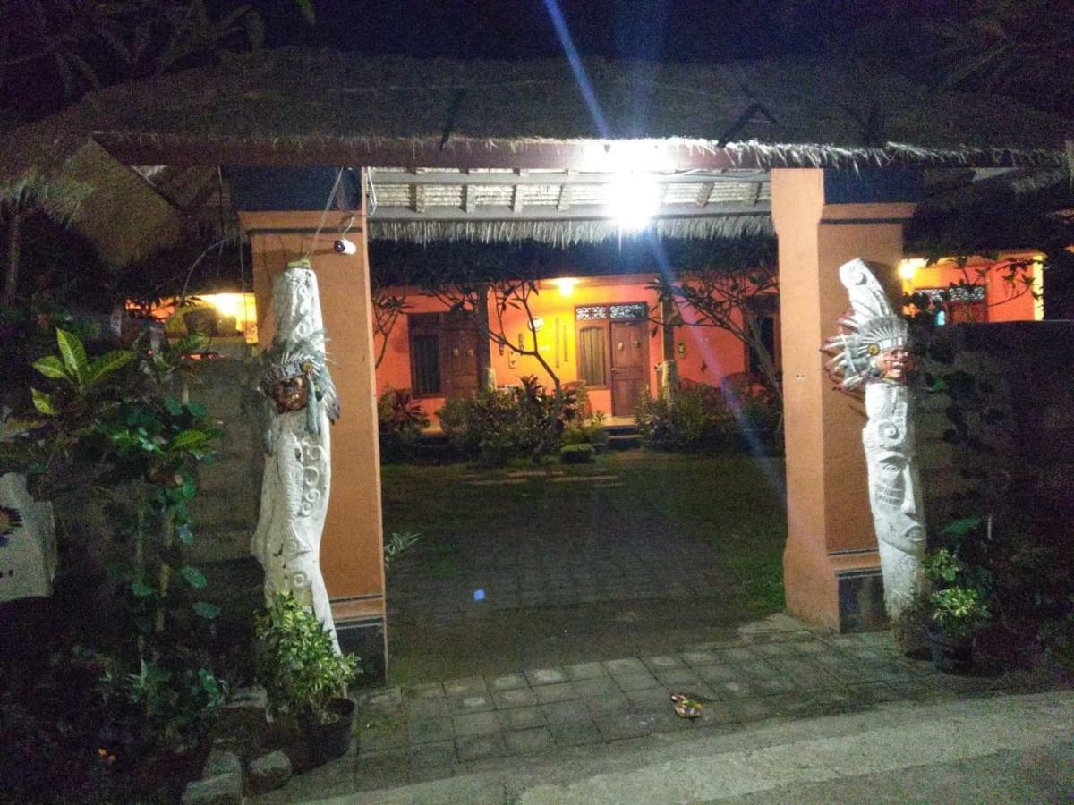 Made Roejas * Uluwatu (Bali)