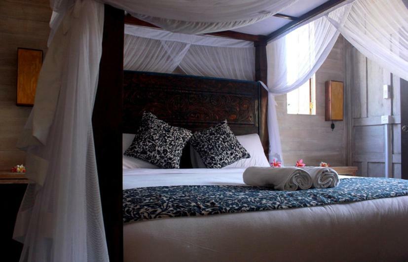 Swan House Canggu (Bali)