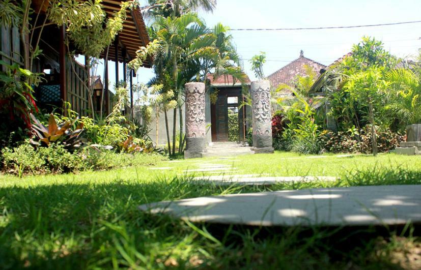 Swan House Canggu (Bali)