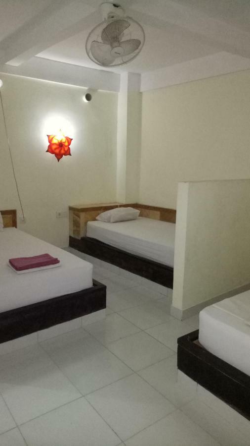 Stop Homestay, Rooftop Restaurant And Bar 2*